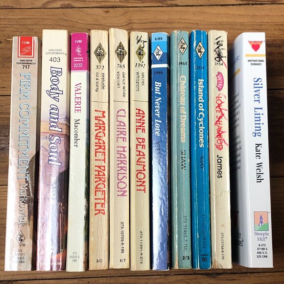 Lot Of 11 Harlequin Romance Novels Books Vintage Mixed - Picture 7 of 8
